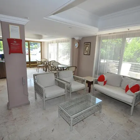 Defne & Zevkim Hotel apartamentowy Marmaris