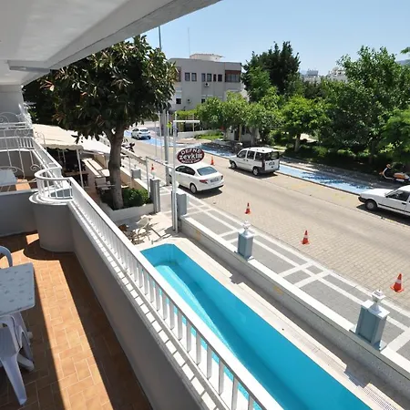 Defne & Zevkim Hotel apartamentowy Marmaris