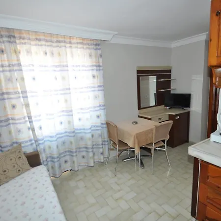 Defne & Zevkim Hotel apartamentowy Marmaris